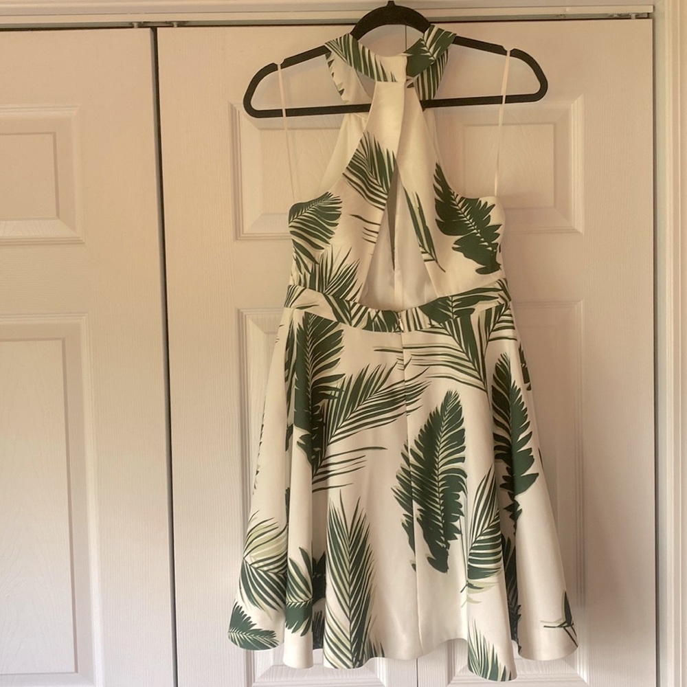 Beautiful boutique leaf short dress with keyhole
